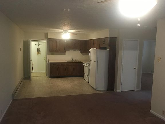 Kitchen/ Dining Area