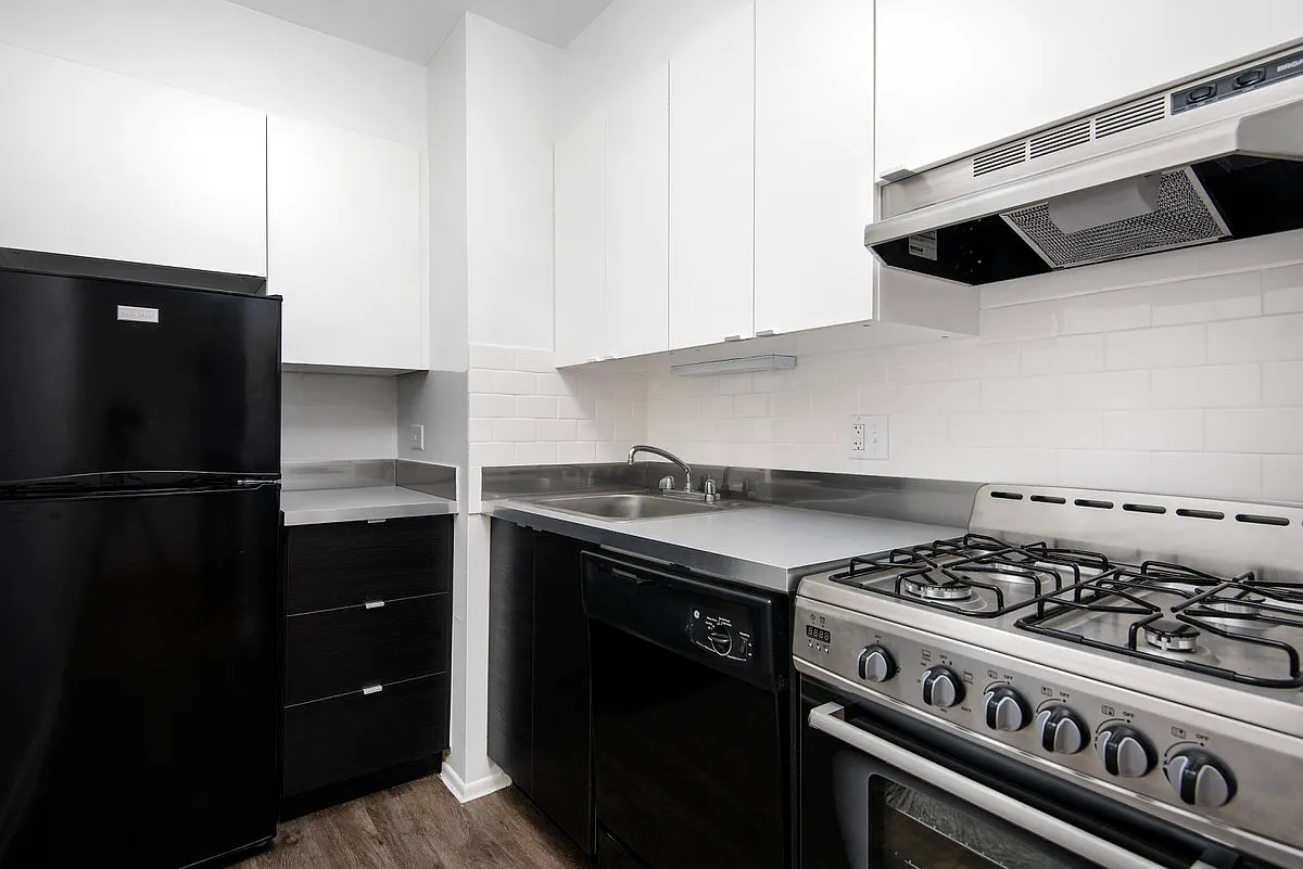 537 W. Melrose — Photo 3