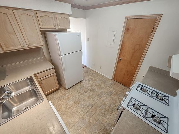 5th image of 604 Carswell St