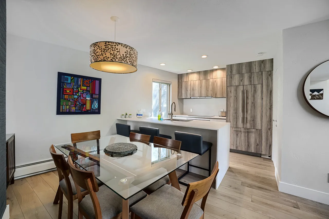 2 bed, 2.5 bath, 1276 sqft, $5,000 — Photo 3