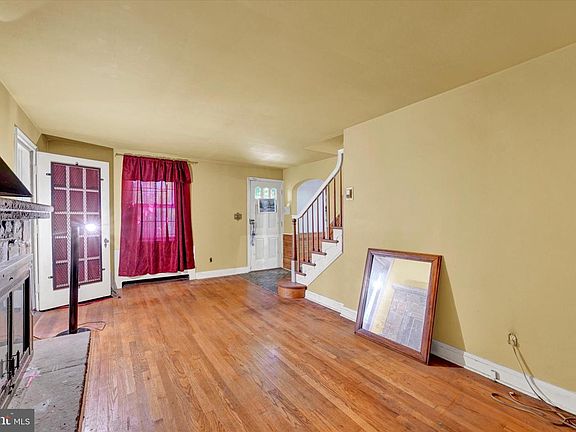4th image of 2501 Parkview Rd