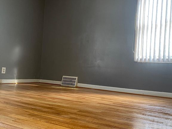 5th image of 2635 Queen St