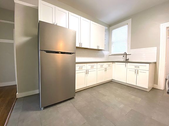 4th image of 4425 California St APT 4