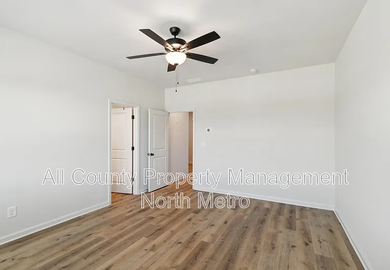328 Mountain Blvd S #T-4 — Photo 9
