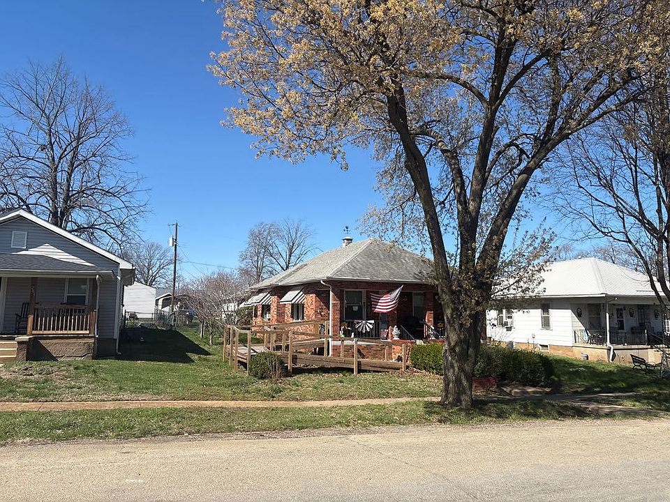 2nd image of 203 N School St