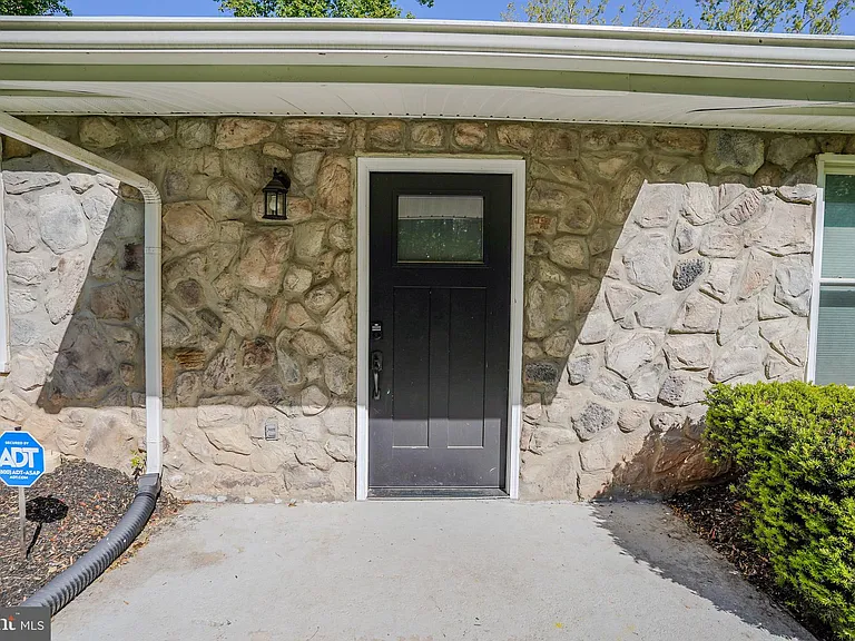 2816 Ballenger Creek Pike — Photo 2