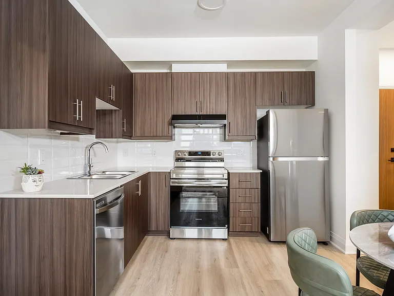 1021 W 5th St — Photo 12