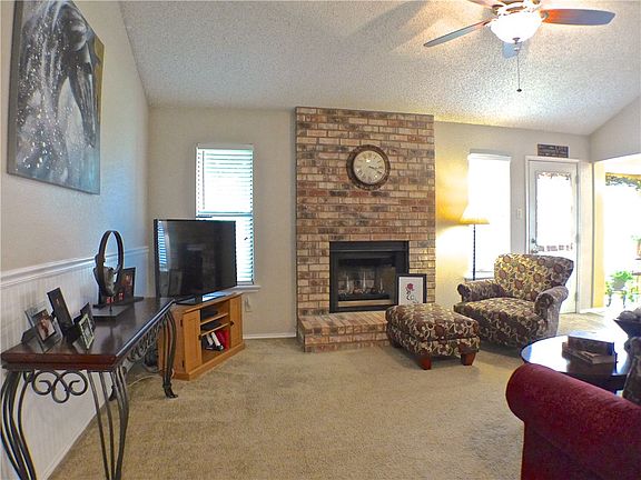 4th image of 2421 Palo Alto Dr