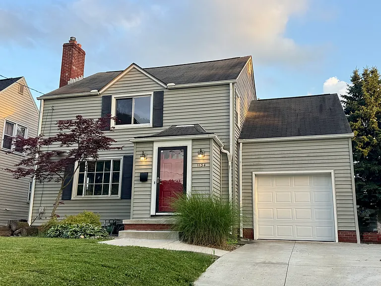 1134 Colonial Blvd NE — Photo 1