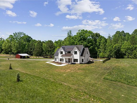 2nd image of 876 Cline Rd