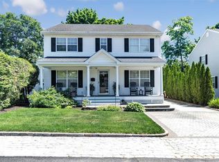 10A Oak St, Bayville, NY 11709
