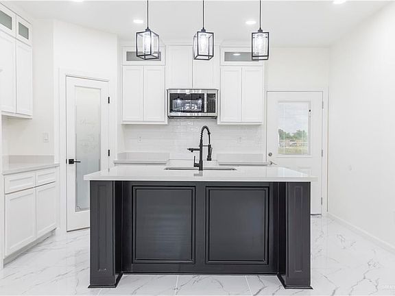 2nd image of 4166 Mansion St