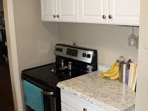 3rd image of 5207 W 71st Ter