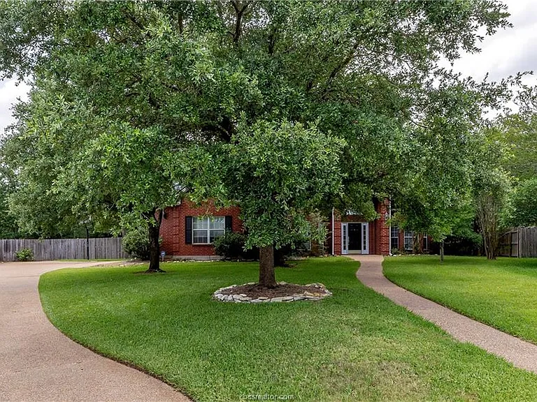 4601 Valley Brook Cir — Photo 2
