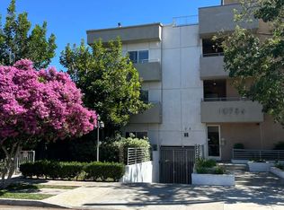 10756 Camarillo St APT 302, North Hollywood, CA 91602