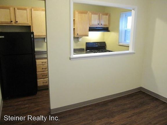 3rd image of 1016 Findley Dr W APT 5