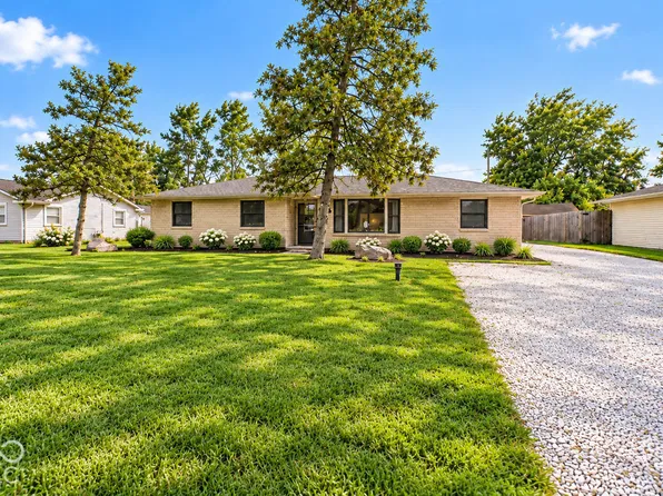 10194 Edgewood Rd, Brownsburg, IN 46112