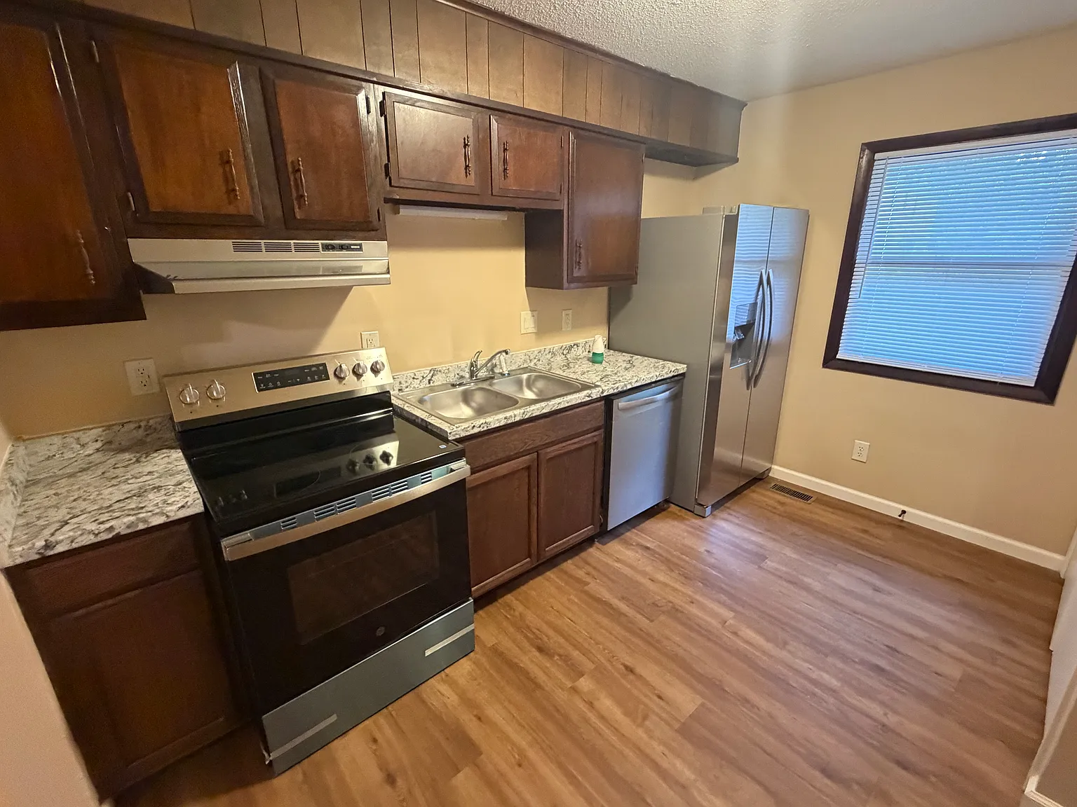 2 bed, 812 sqft, $1,295 — Photo 4