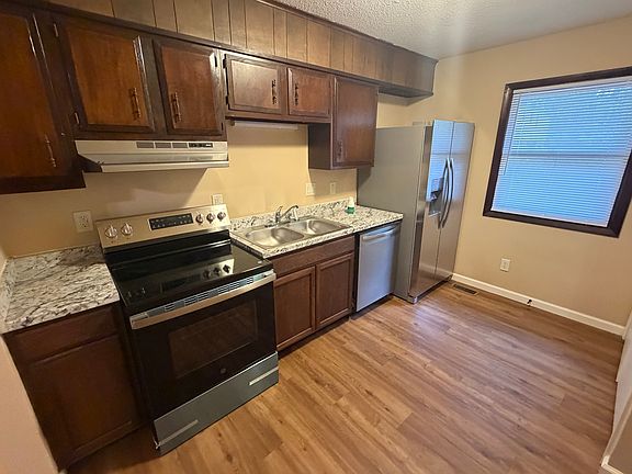 4th image of 814 South Rd