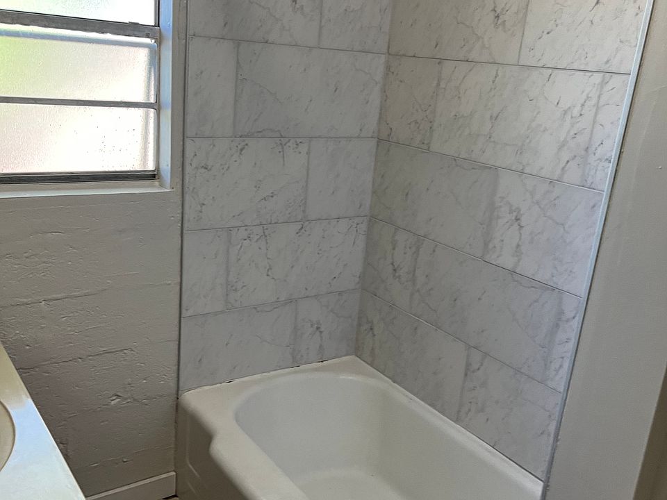 1st image of 104 Katherine St NE #5