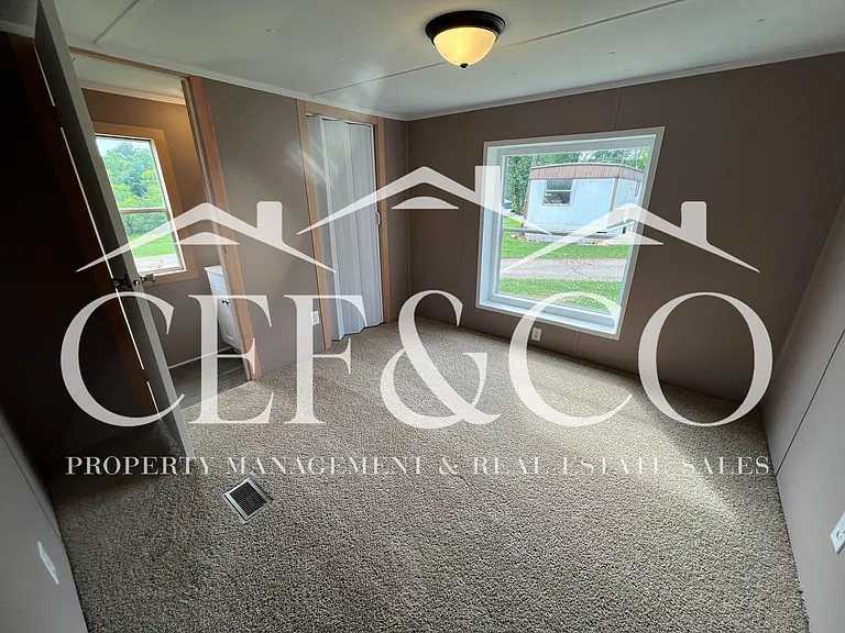 130 Brackett Dr — Photo 2