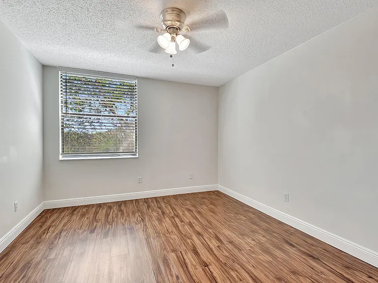 820 Lavers Cir #G402 — Photo 16