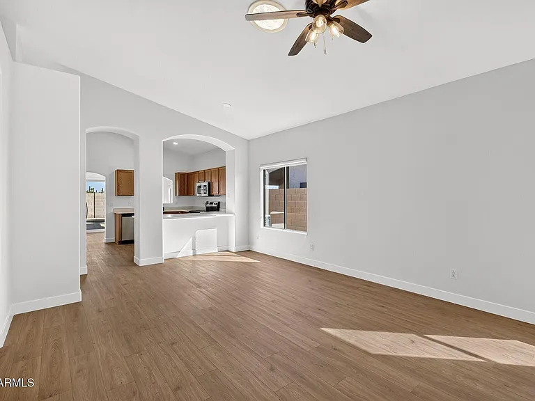 20415 N 37th Ave — Photo 2