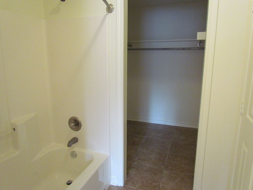 Main Bathroom & Walk-in Closet