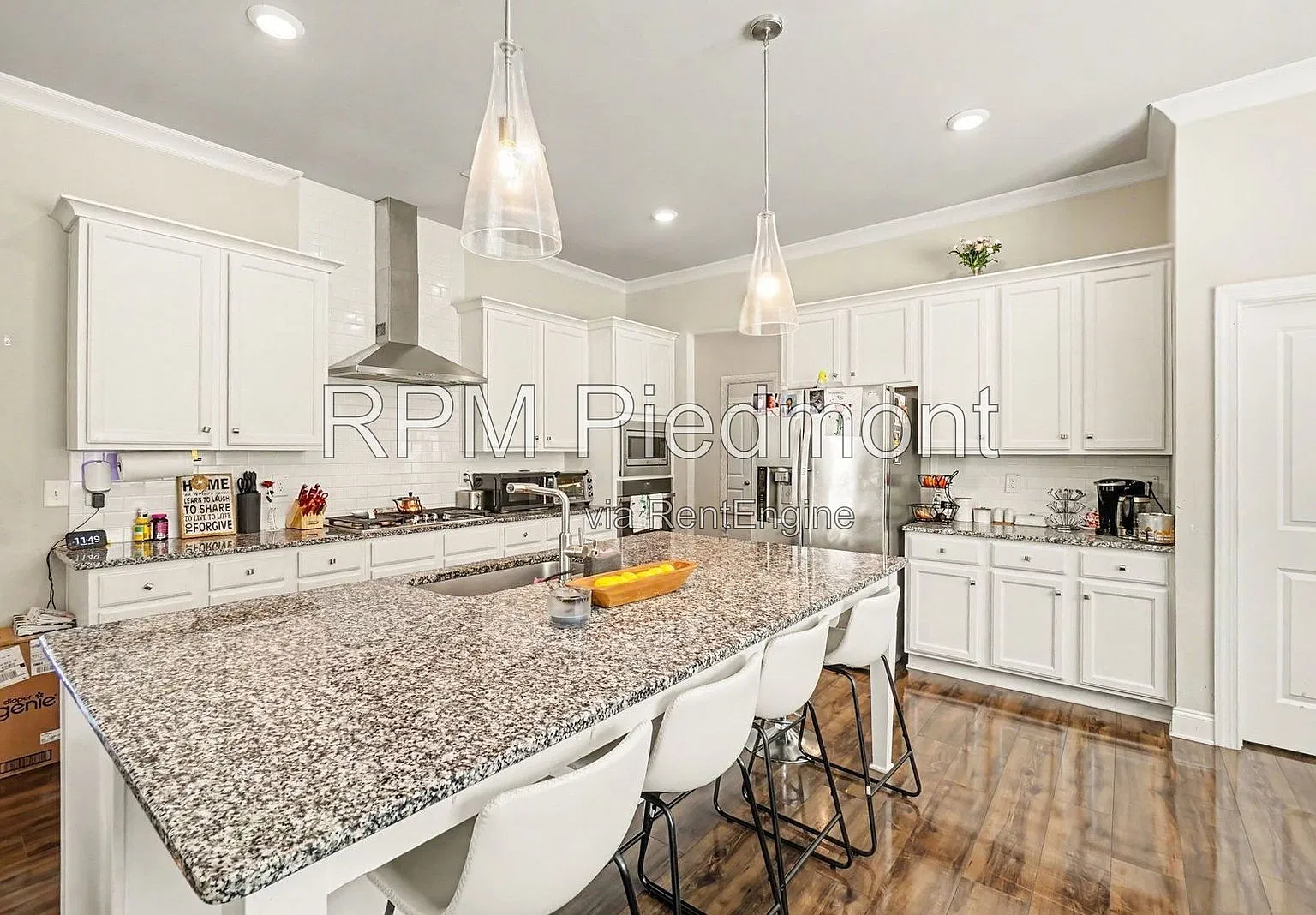 4 bed, 3.5 bath, 2941 sqft, $4,200 — Photo 3