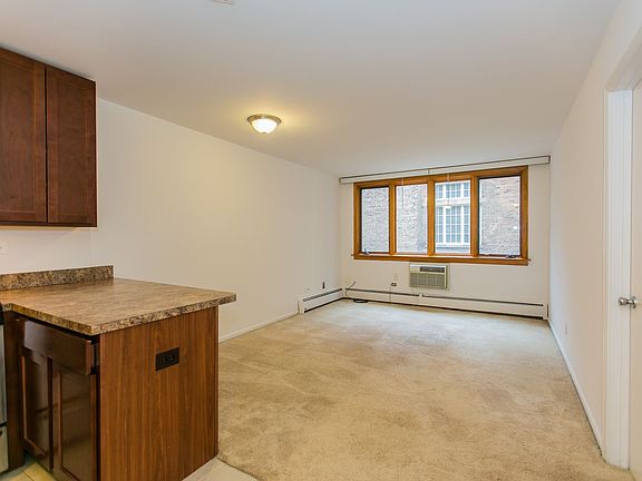 4th image of 1355 N Dearborn St #205