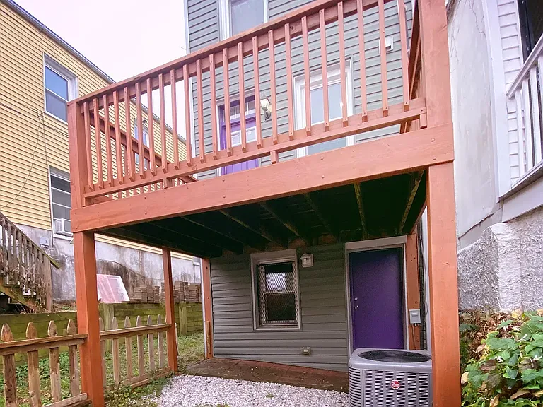 852 W 33rd St — Photo 14