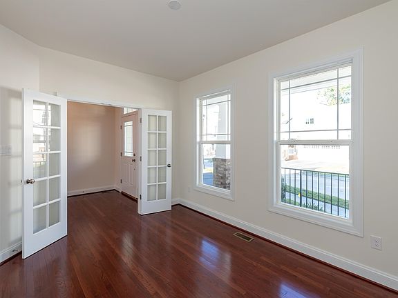 5th image of 1071 Round Meadow Dr