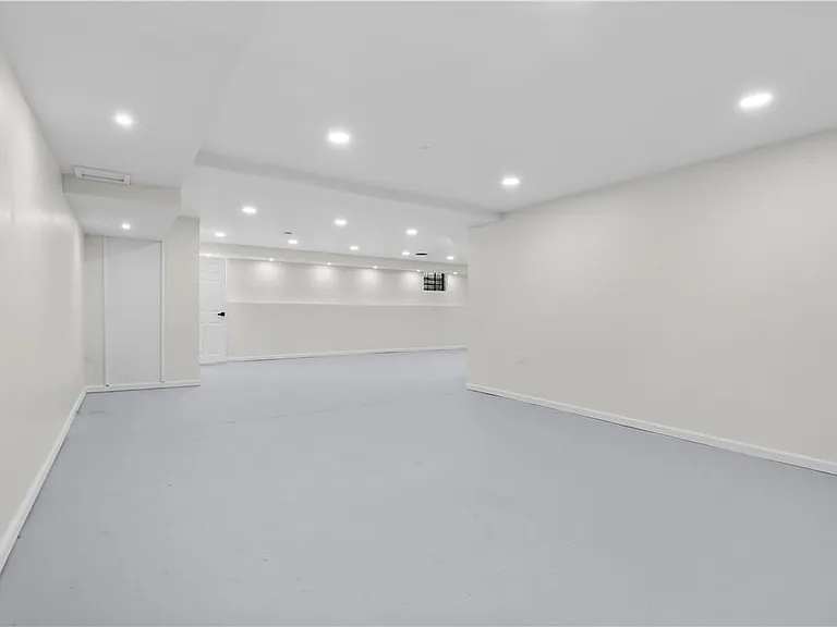 726 Seneca St #1 — Photo 45