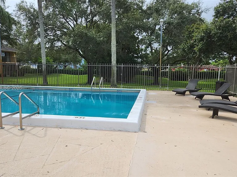 5981 Washington St #210 — Photo 3