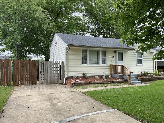 2nd image of 1195 Saint Patrice Ln