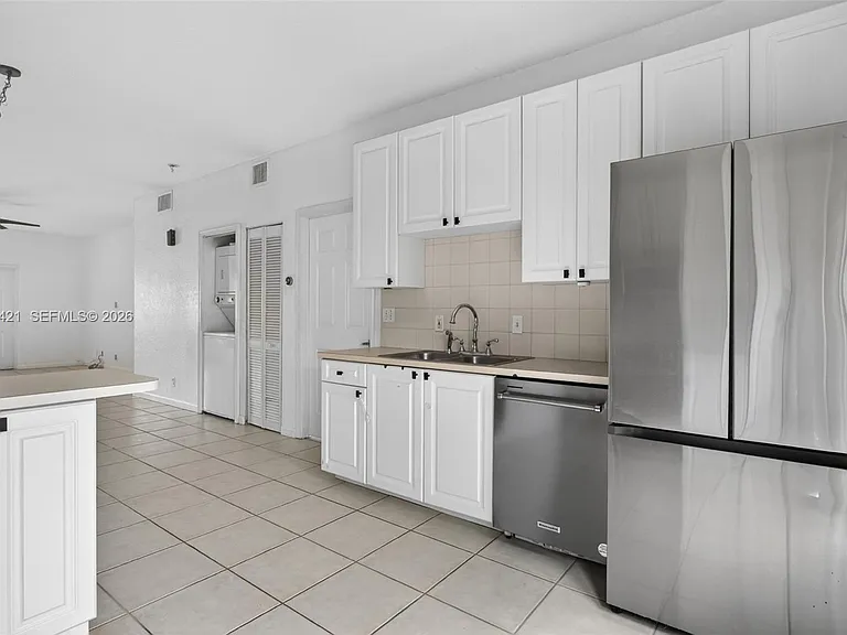 4902 Washington St #4 — Photo 9