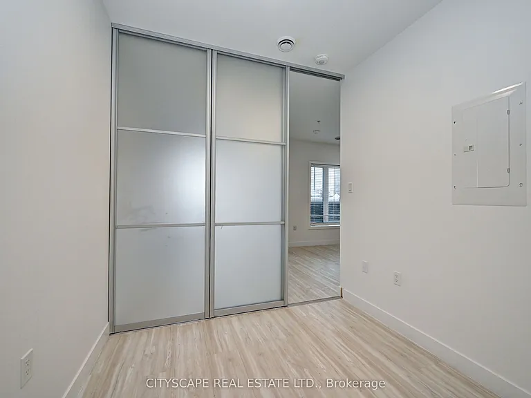 408 Dundas St S #212 — Photo 28