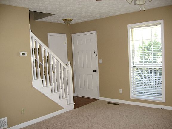 new paint & carpet in livingroom