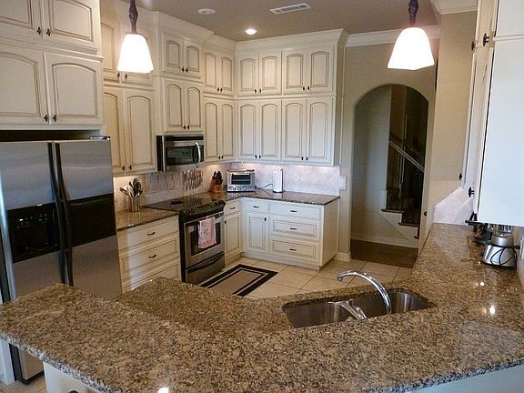 5th image of 4304 W Woodview Dr