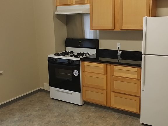 4th image of 1055B Grand Ave