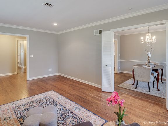 3rd image of 4812 Crescent Dr