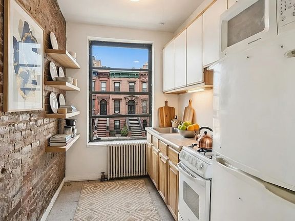2nd image of 323A E 89th St #5W