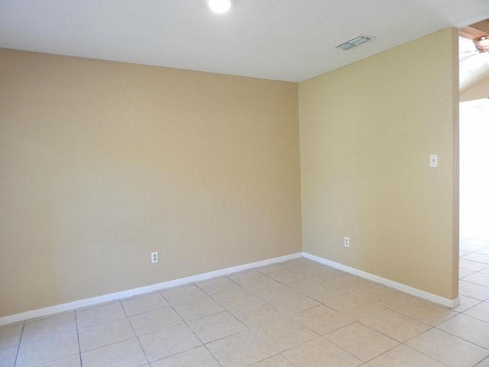 1st image of 2565 Lorine Dr