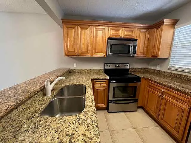 1700 Windorah Way E #1 — Photo 3