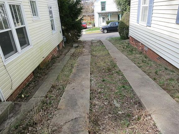 4th image of 111 N Sycamore St #115