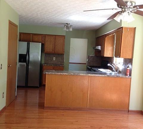 4th image of 562 Woodbay Dr