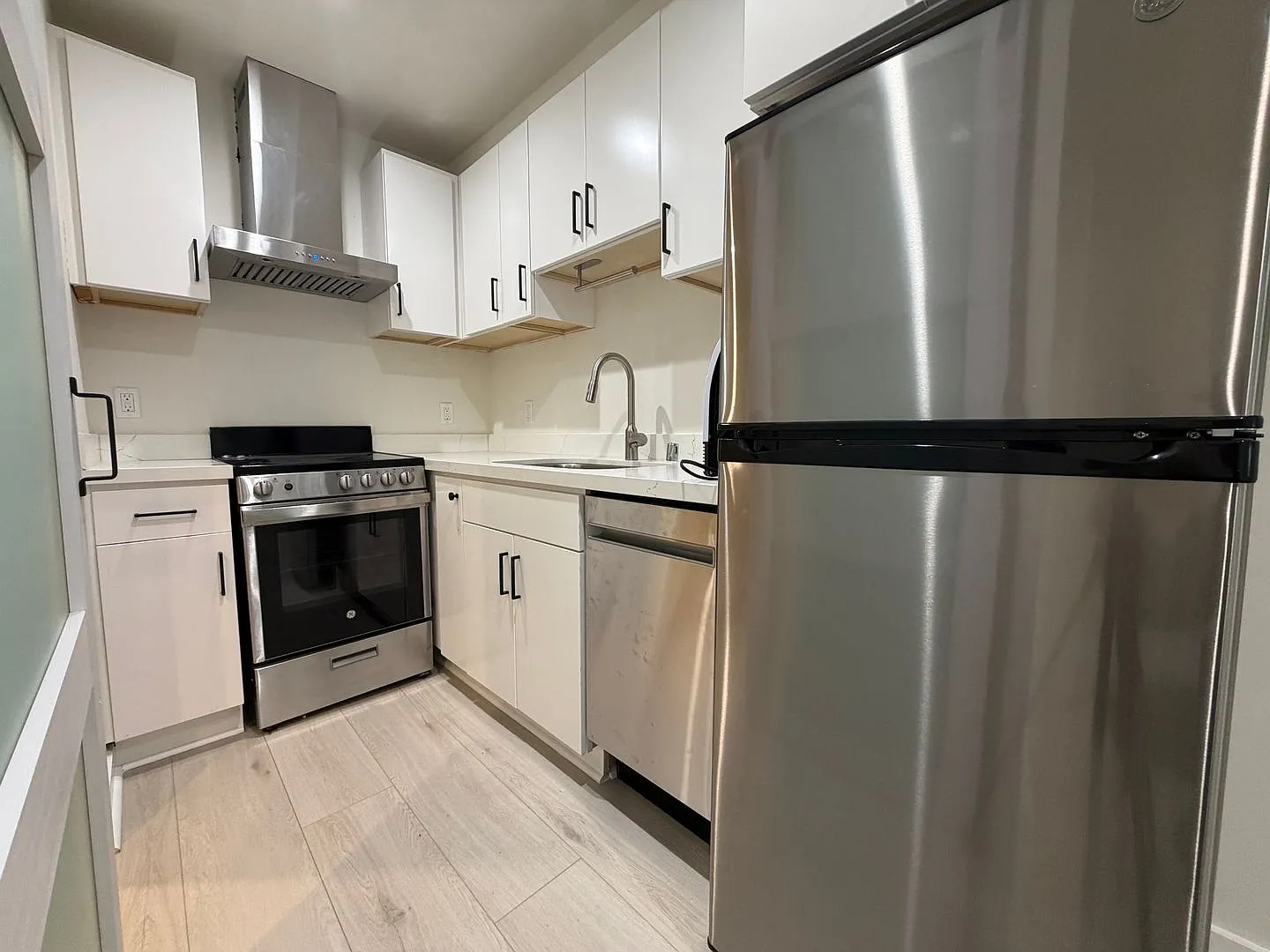140 Page St — Photo 4
