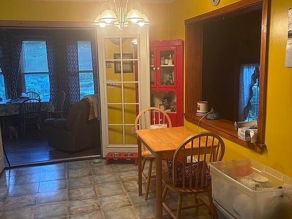 3rd image of 945 Colby Road