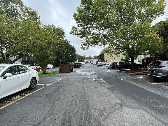 4th image of 69 Somerset Dr #15H