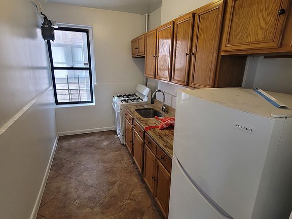 4th image of 3230 Steuben Ave #A3